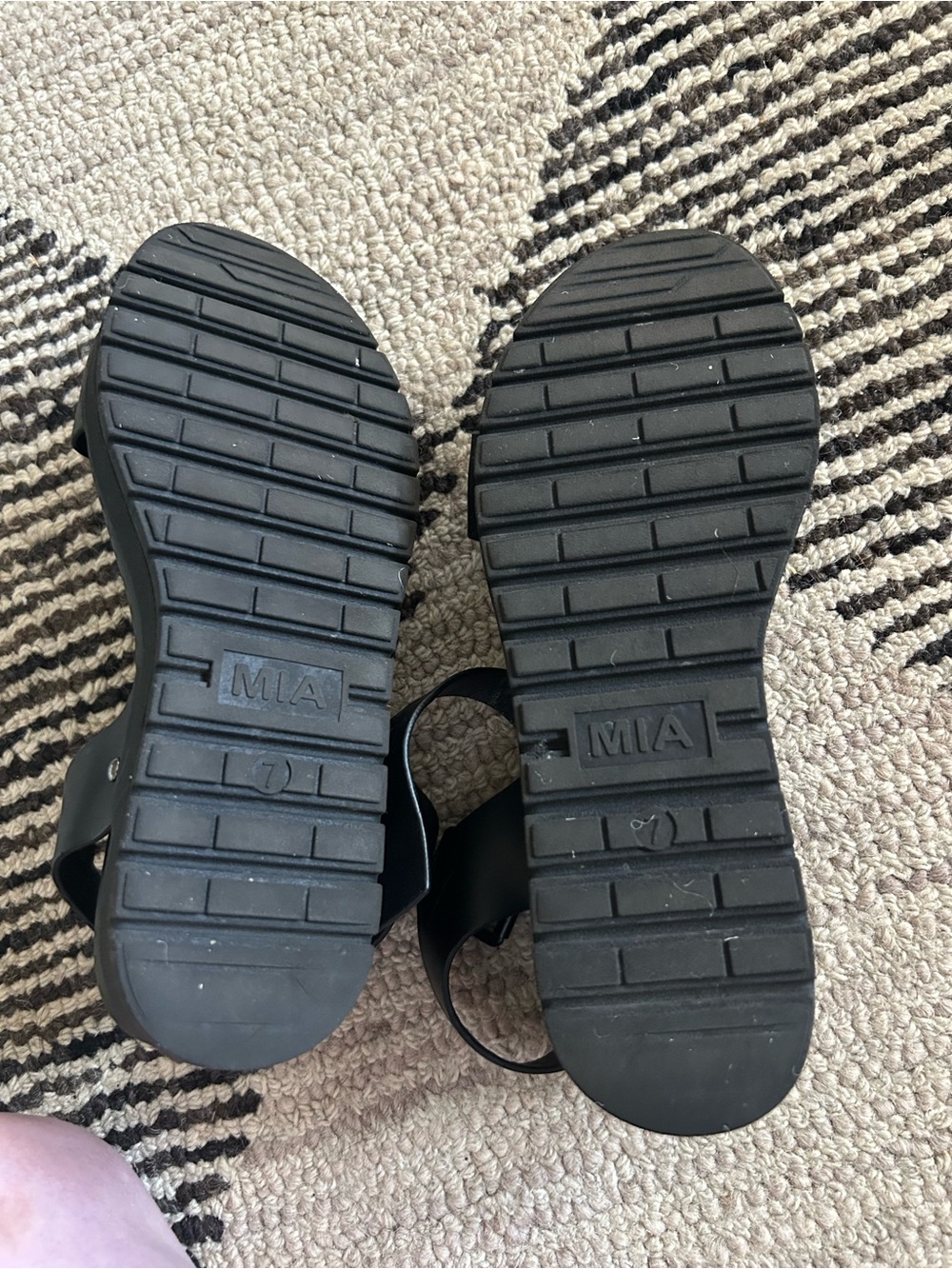 Mia black platform sandals - Picture 3 of 3